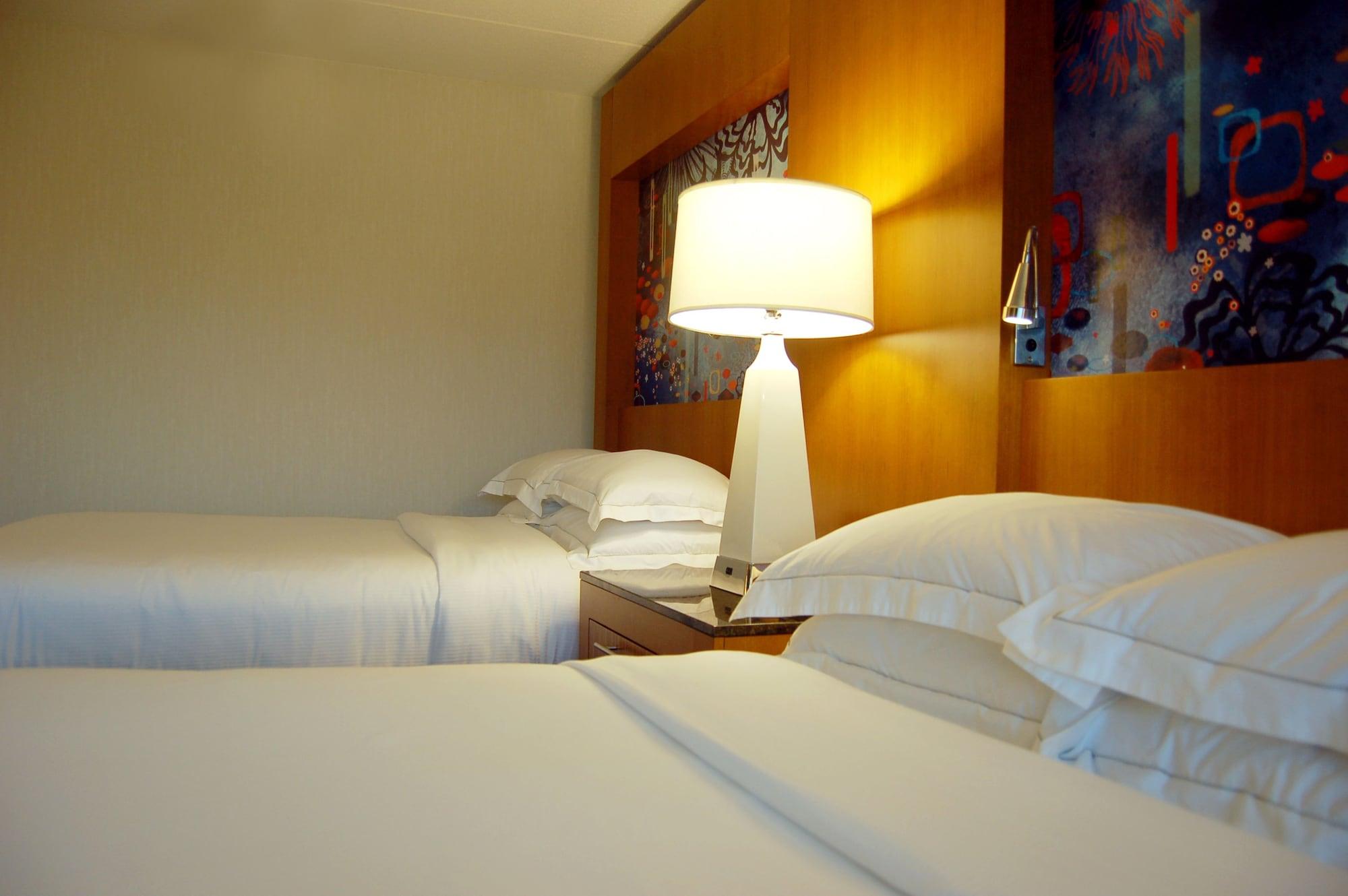 Hilton Long Island/Huntington Hotel Мелвил Екстериор снимка