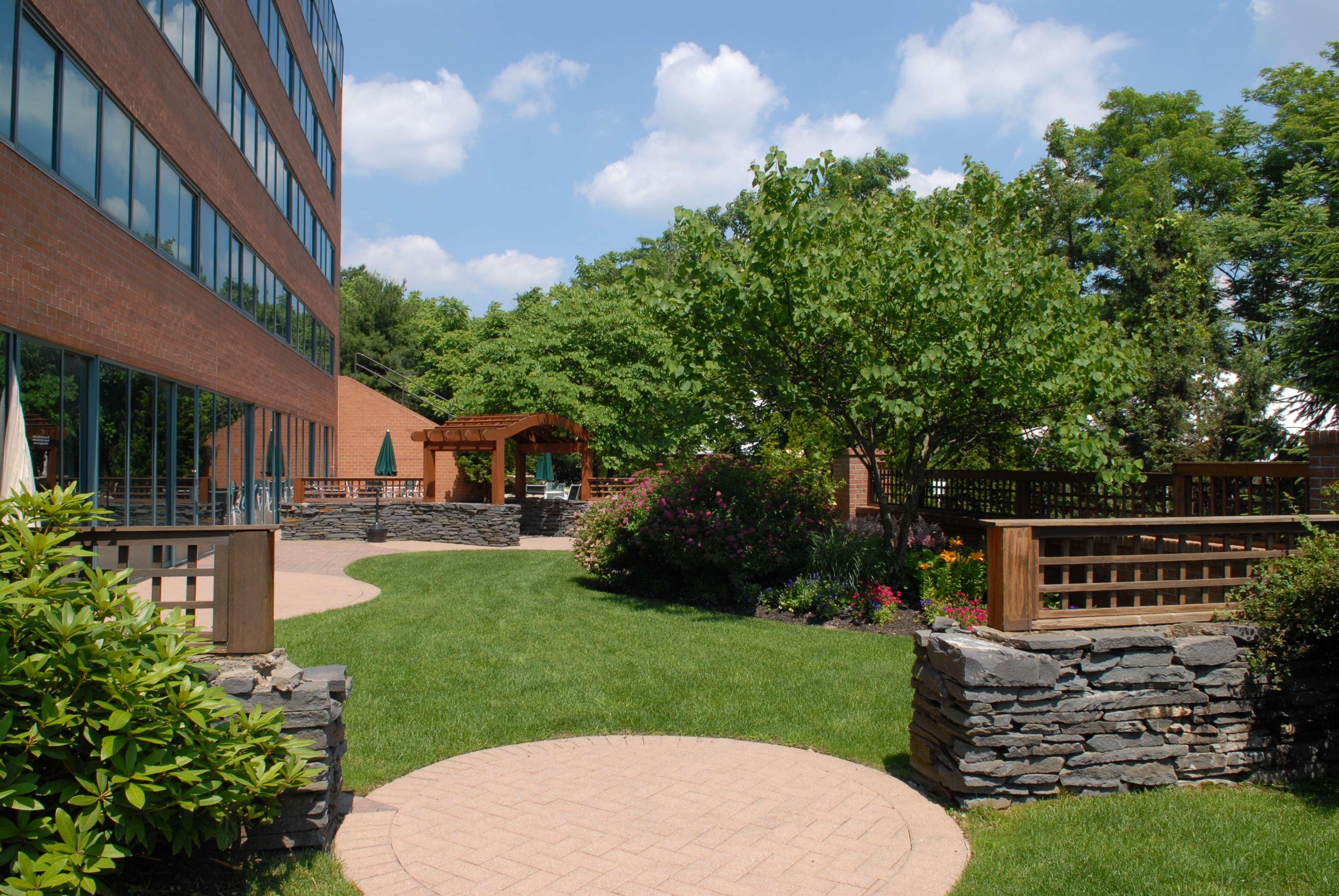 Hilton Long Island/Huntington Hotel Мелвил Екстериор снимка