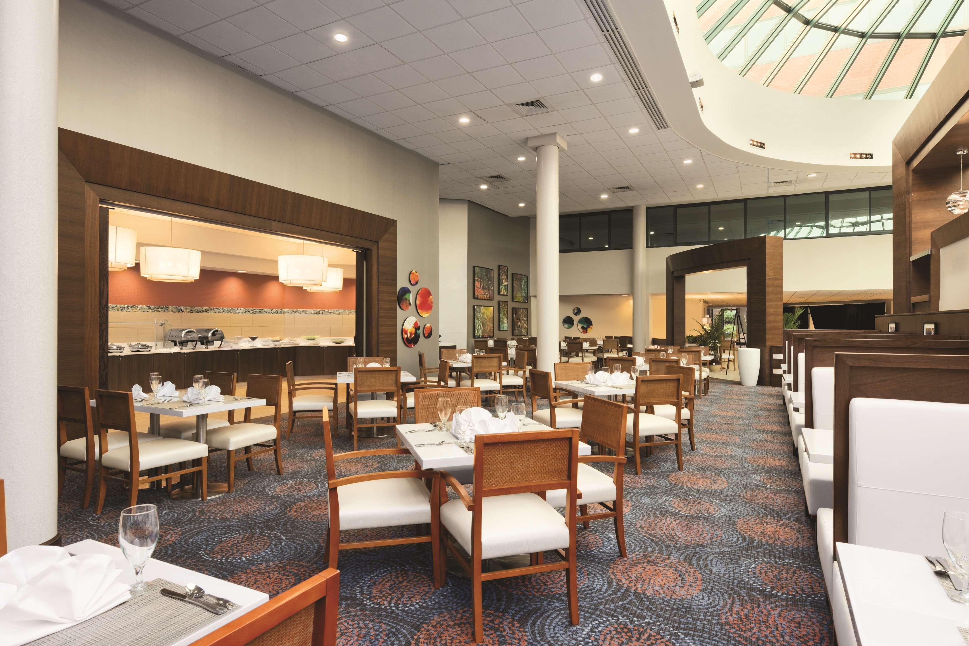 Hilton Long Island/Huntington Hotel Мелвил Екстериор снимка