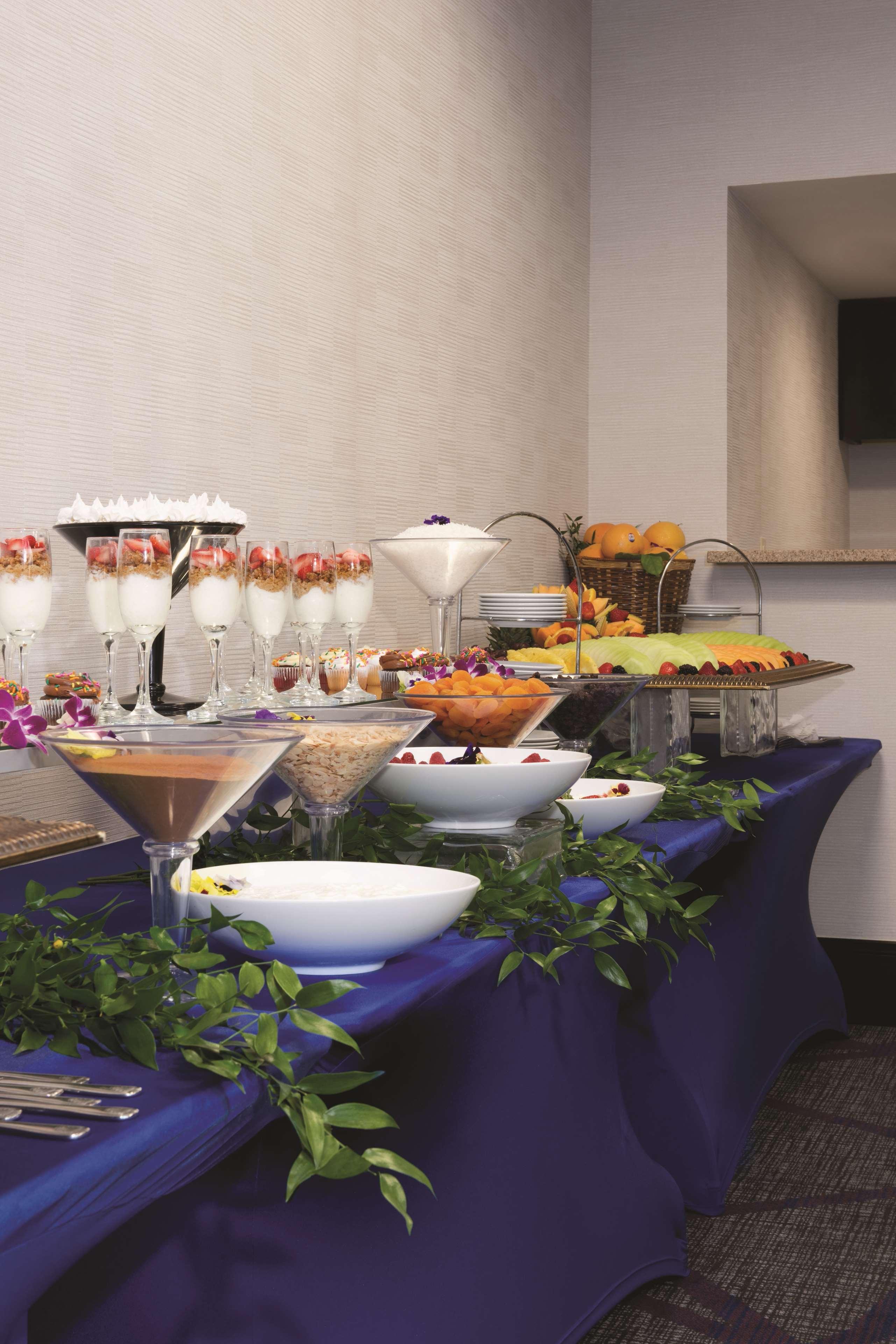 Hilton Long Island/Huntington Hotel Мелвил Ресторант снимка