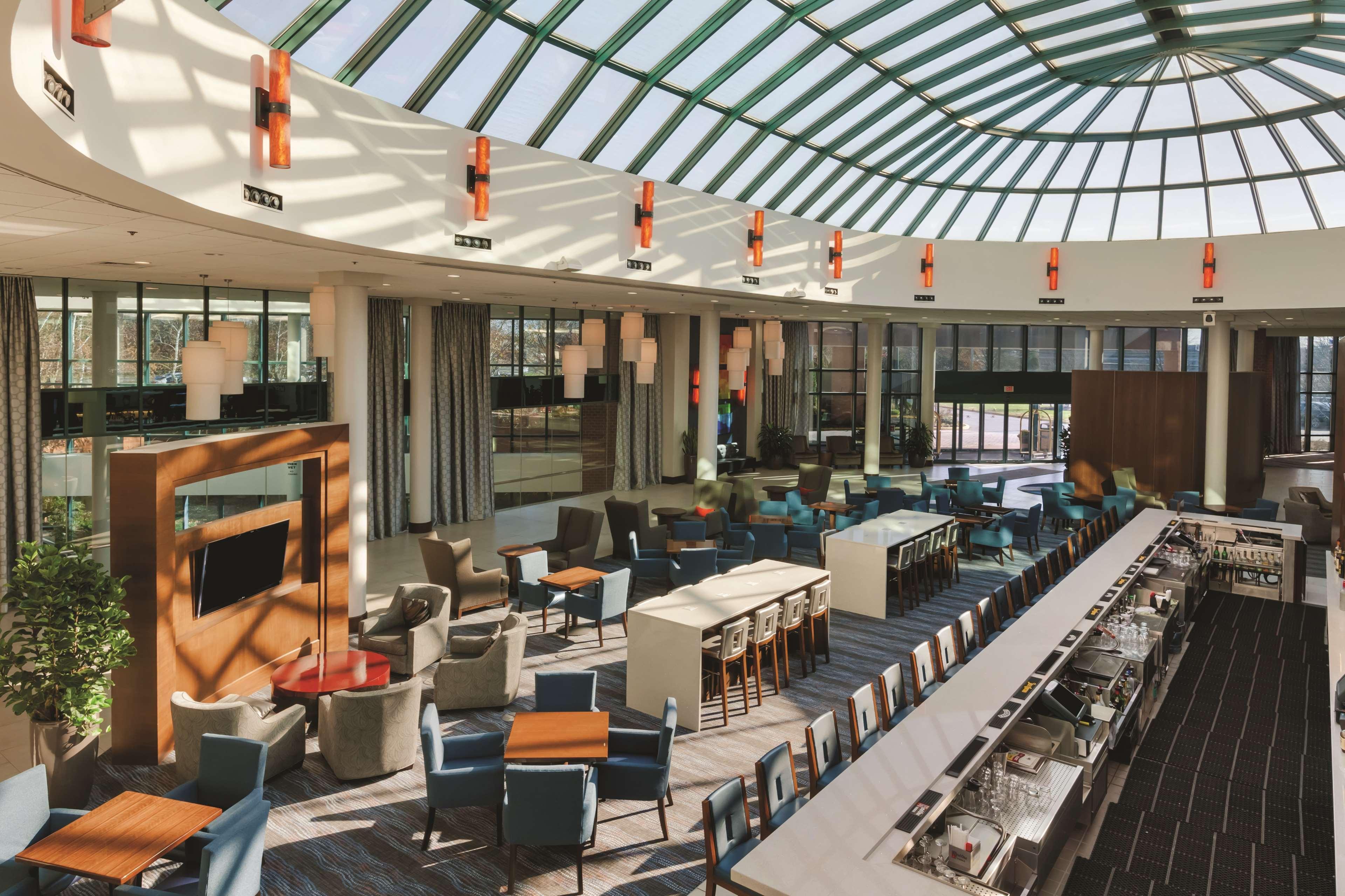 Hilton Long Island/Huntington Hotel Мелвил Екстериор снимка