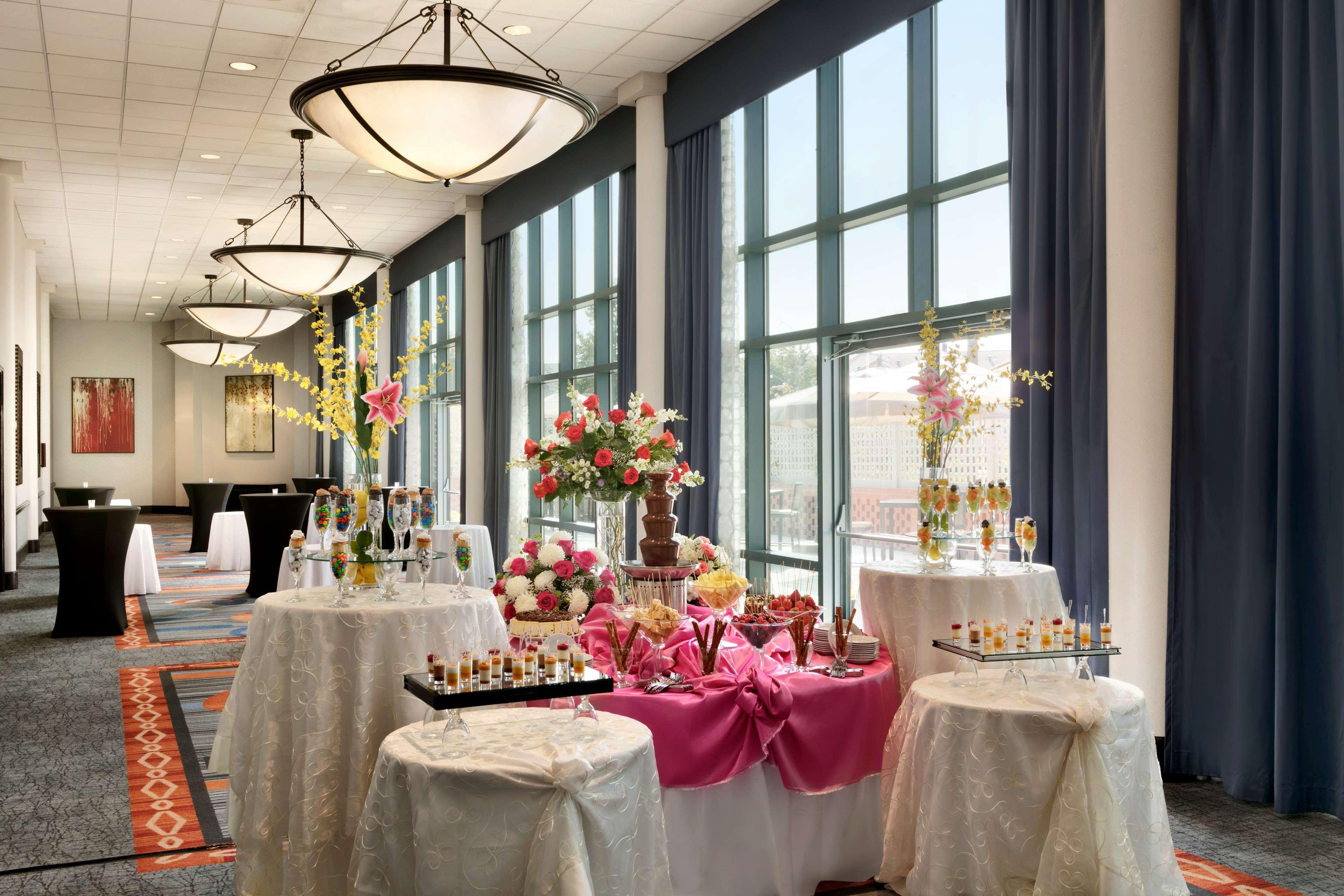 Hilton Long Island/Huntington Hotel Мелвил Екстериор снимка