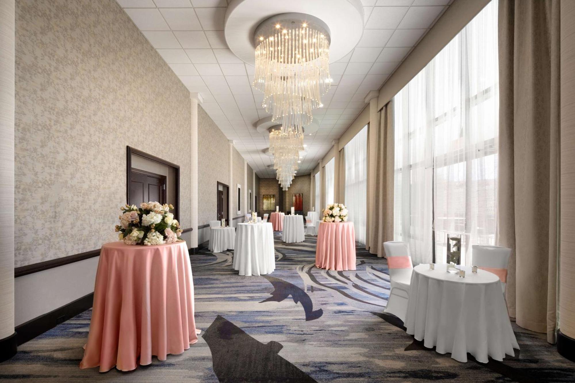 Hilton Long Island/Huntington Hotel Мелвил Екстериор снимка