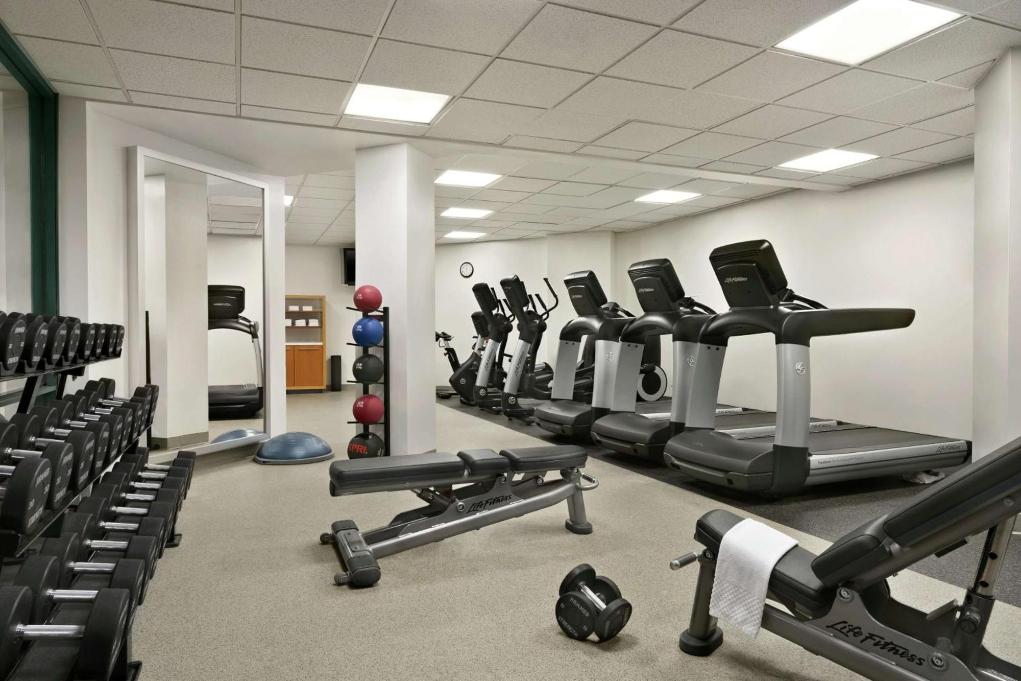Hilton Long Island/Huntington Hotel Мелвил Екстериор снимка