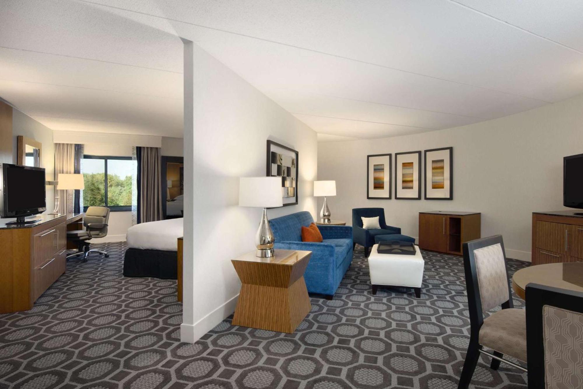 Hilton Long Island/Huntington Hotel Мелвил Екстериор снимка
