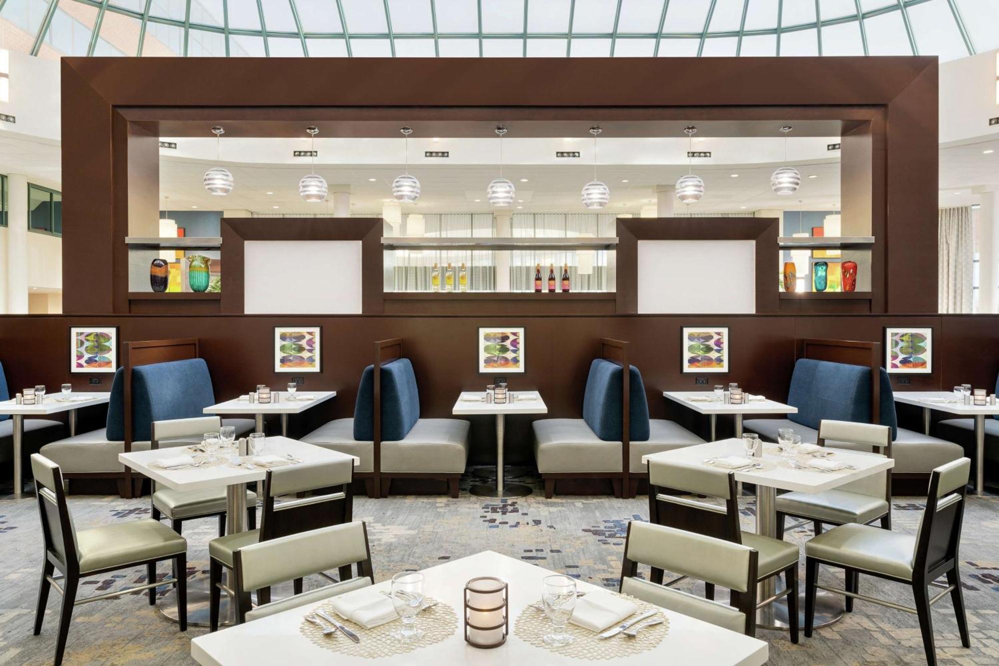 Hilton Long Island/Huntington Hotel Мелвил Екстериор снимка