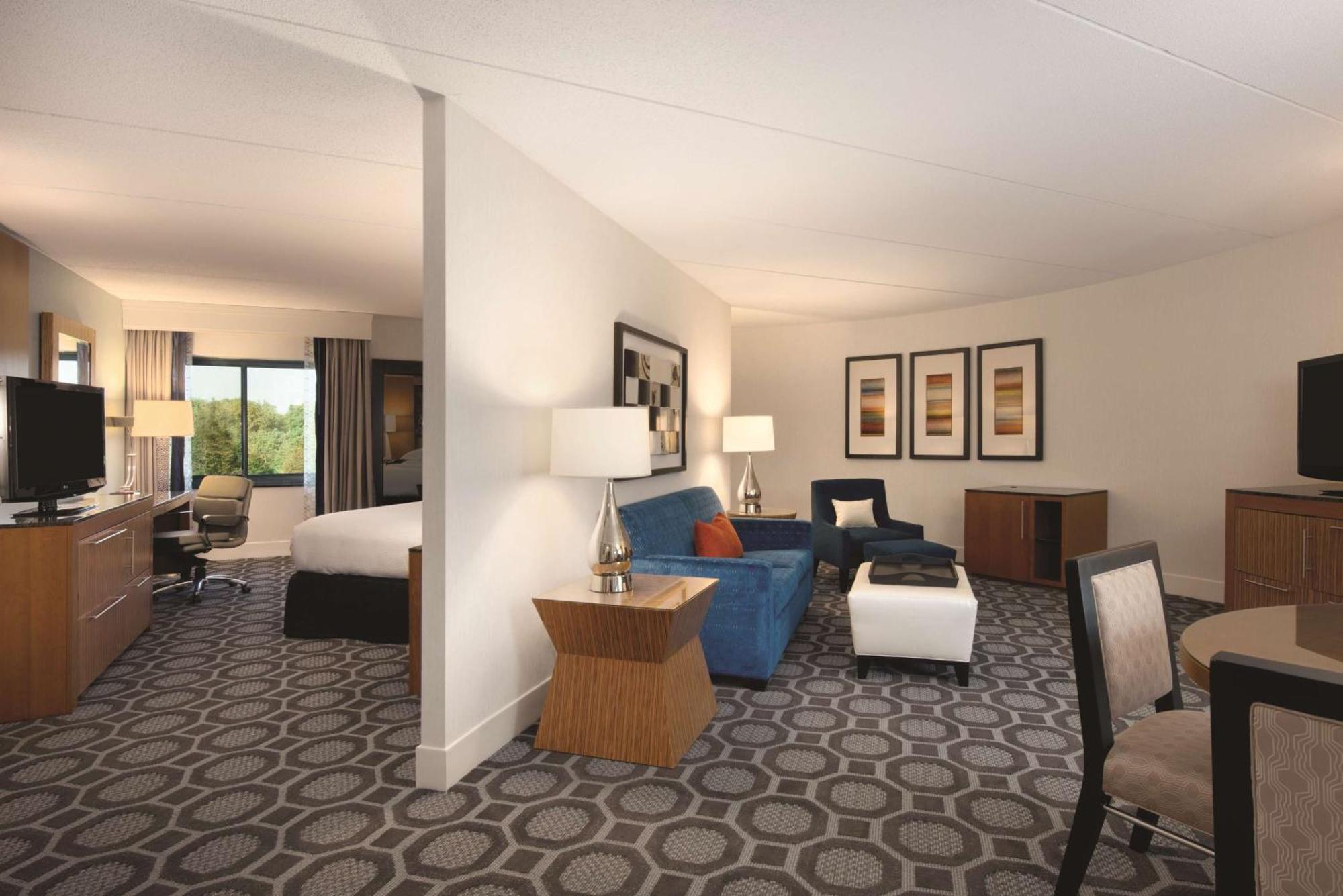 Hilton Long Island/Huntington Hotel Мелвил Екстериор снимка