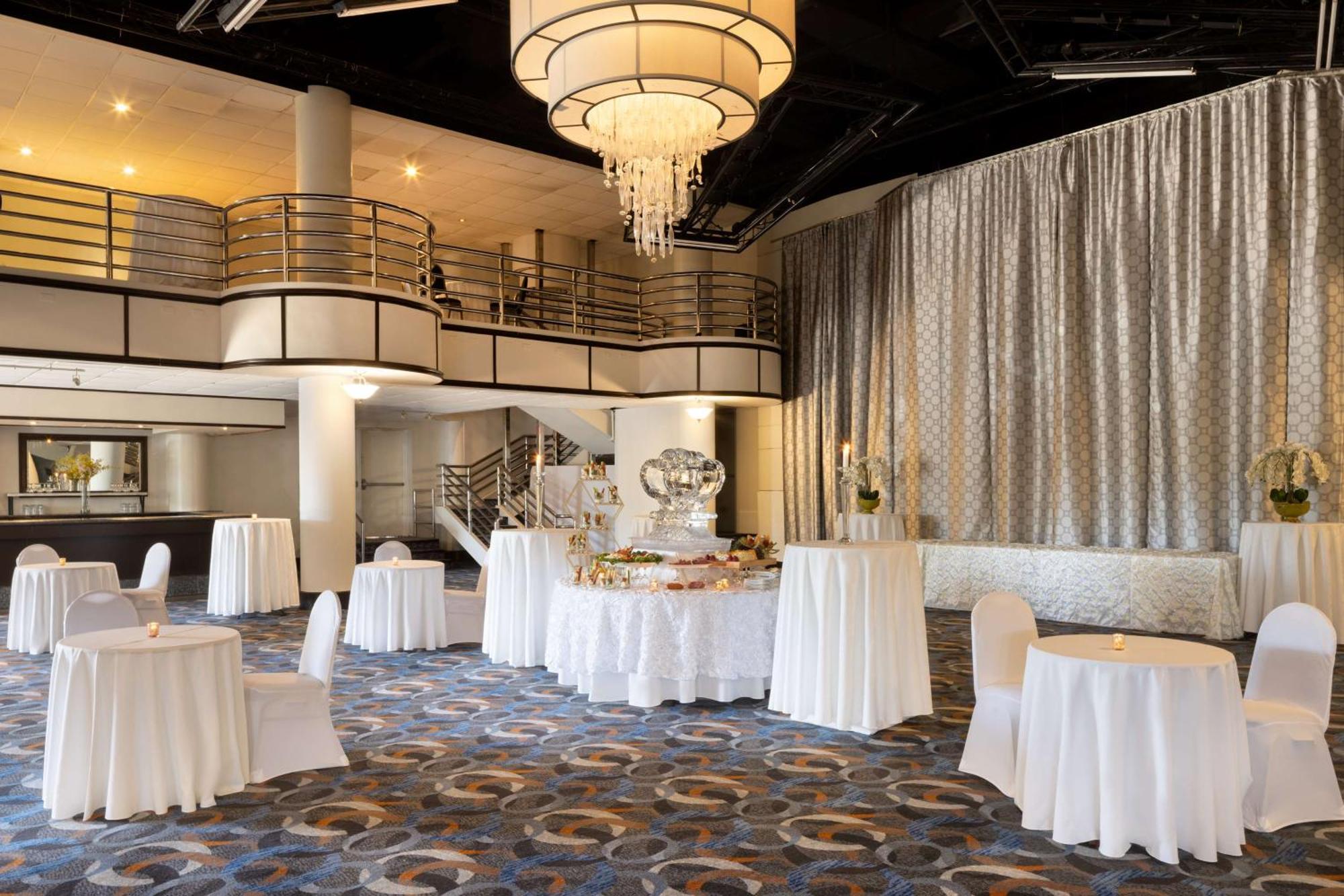 Hilton Long Island/Huntington Hotel Мелвил Екстериор снимка