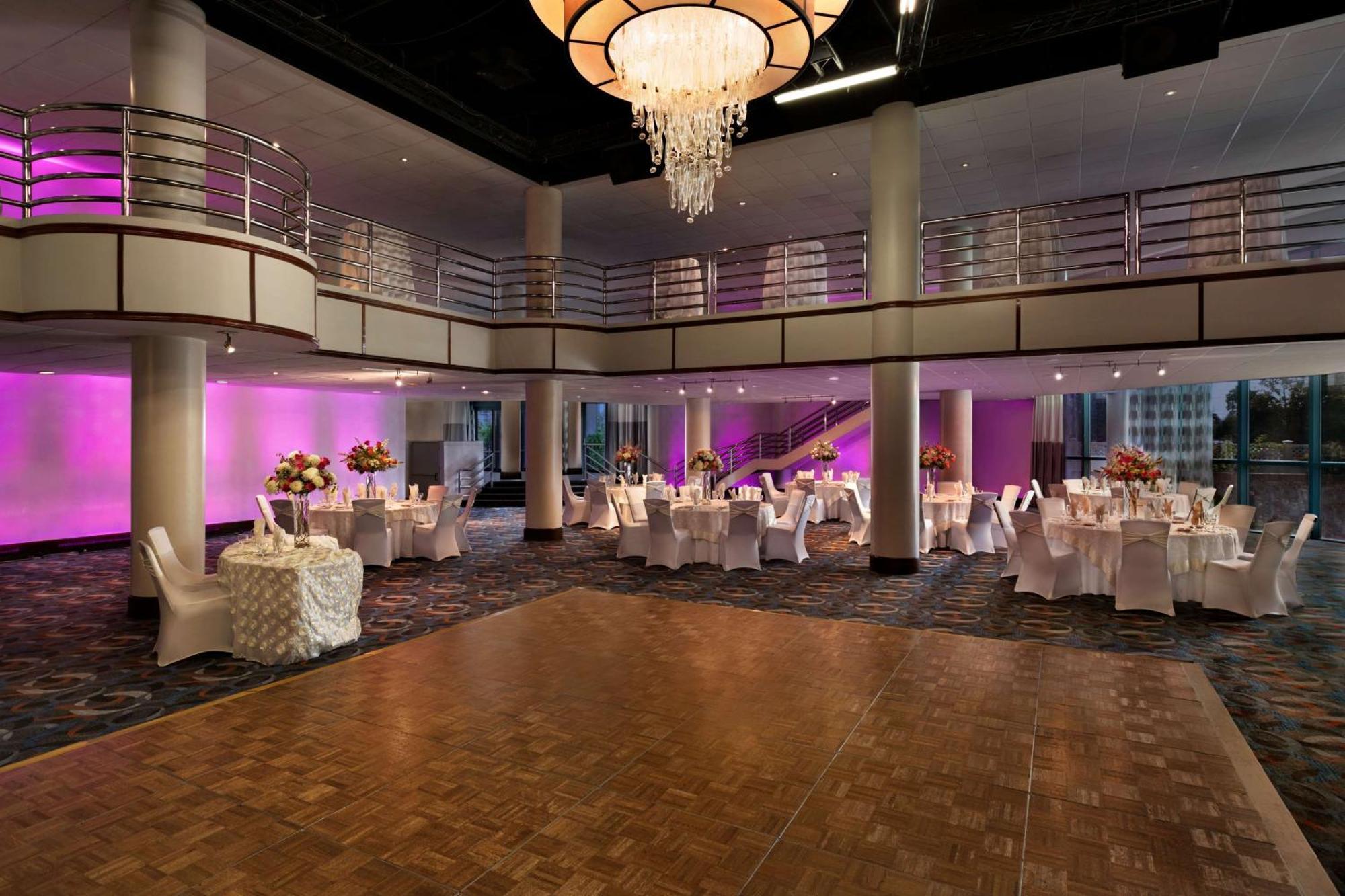Hilton Long Island/Huntington Hotel Мелвил Екстериор снимка