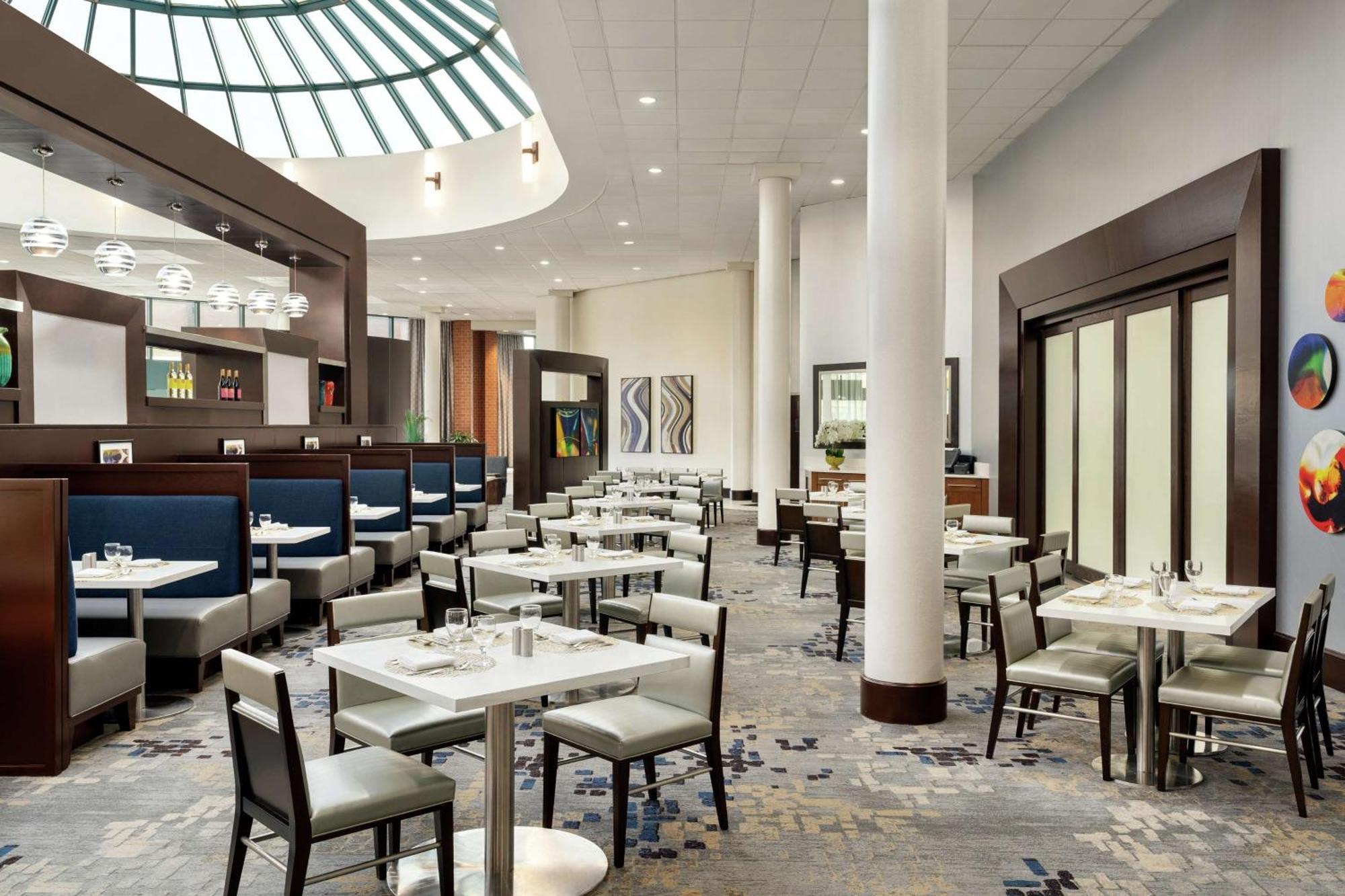 Hilton Long Island/Huntington Hotel Мелвил Екстериор снимка