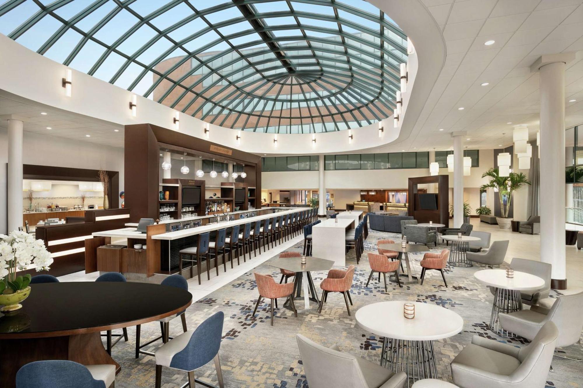 Hilton Long Island/Huntington Hotel Мелвил Екстериор снимка