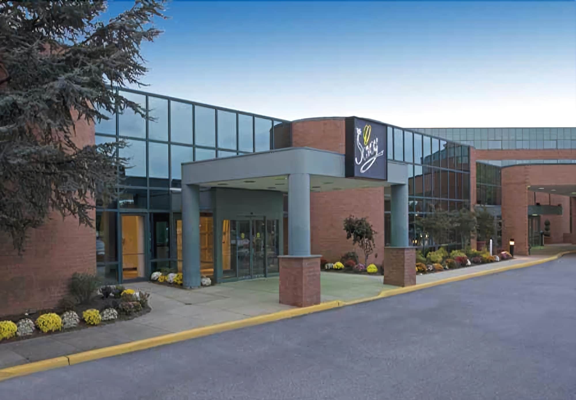 Hilton Long Island/Huntington Hotel Мелвил Екстериор снимка