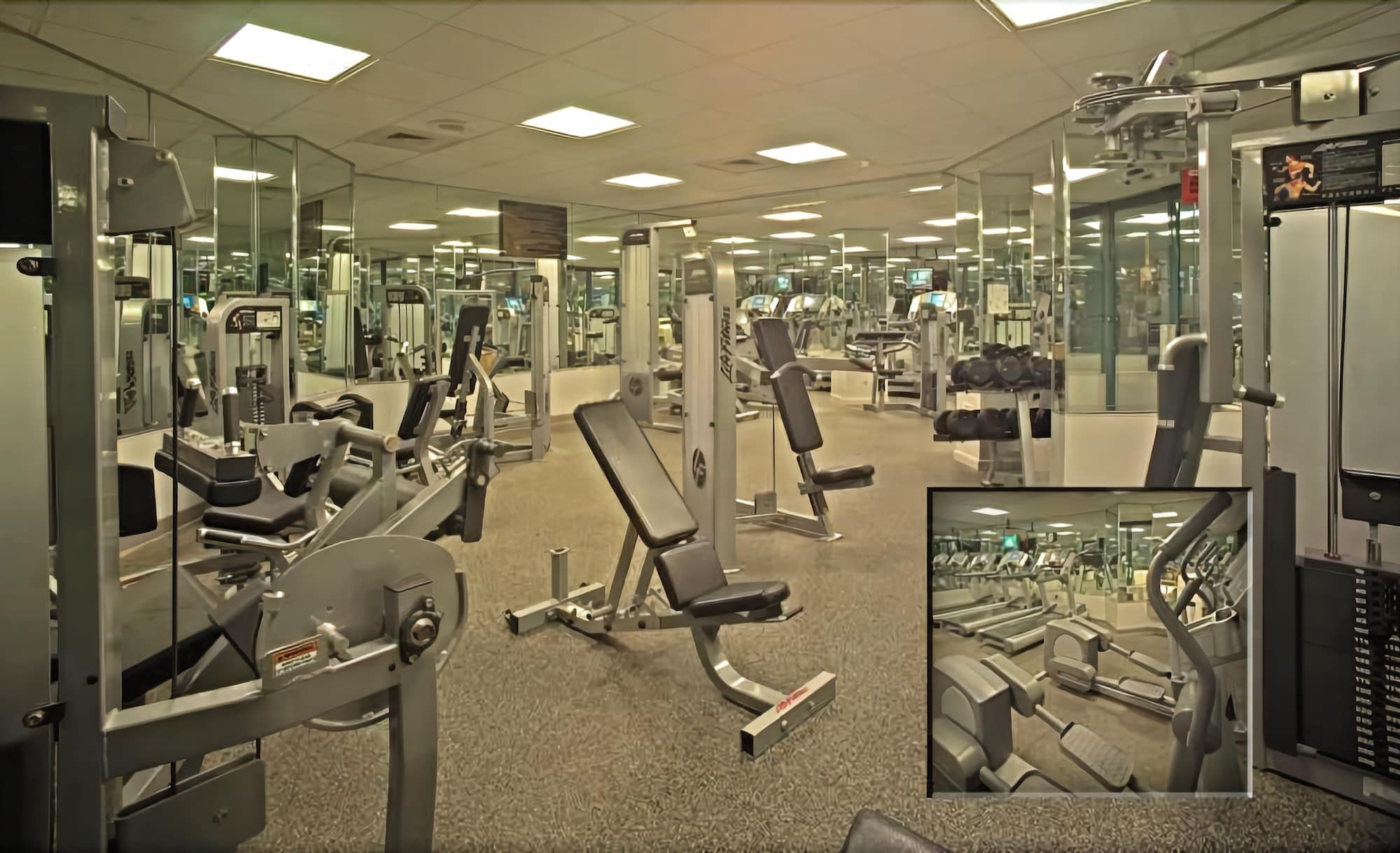 Hilton Long Island/Huntington Hotel Мелвил Екстериор снимка
